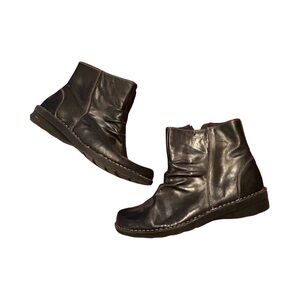 CLARKS Women's Black Leather Ankle Boots